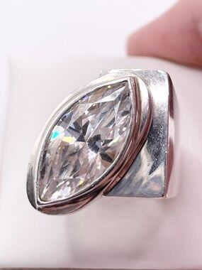 Size 6 Modernist 925 Sterling Silver Marquise Cubic Zirconia Ring